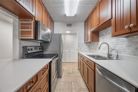 Condo in Tampa, Florida, 2 bedrooms  № 1783202 - photo 11
