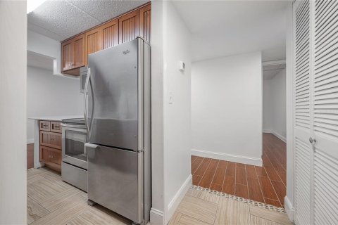 Condo in Tampa, Florida, 2 bedrooms  № 1783202 - photo 8