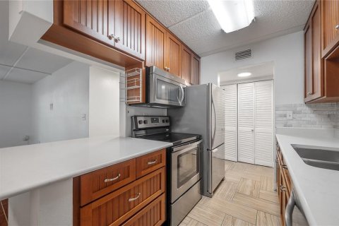 Condo in Tampa, Florida, 2 bedrooms  № 1783202 - photo 13