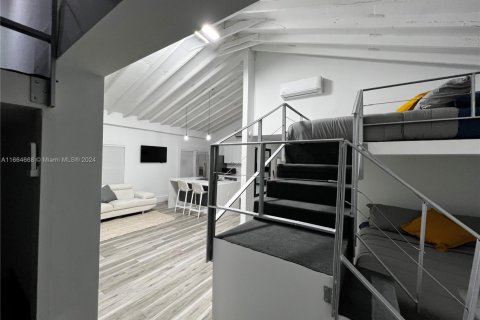 House in Miami, Florida 3 bedrooms, 110.74 sq.m. № 1984792 - photo 8