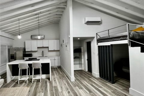 House in Miami, Florida 3 bedrooms, 110.74 sq.m. № 1984792 - photo 4