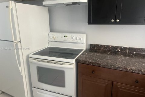 Propiedad comercial en venta en Lauderhill, Florida, 279.91 m2 № 1984232 - foto 14