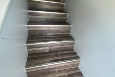 Propiedad comercial en venta en Lauderhill, Florida, 279.91 m2 № 1984232 - foto 10