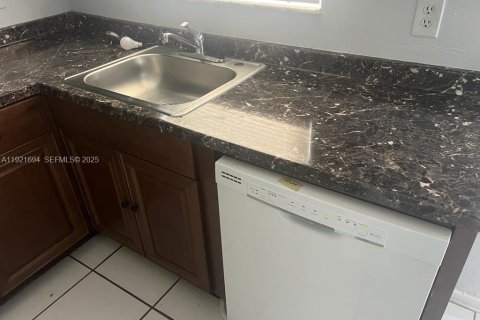 Propiedad comercial en venta en Lauderhill, Florida, 279.91 m2 № 1984232 - foto 16