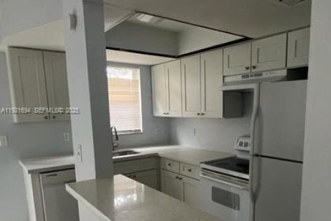 Propiedad comercial en venta en Lauderhill, Florida, 279.91 m2 № 1984232 - foto 7