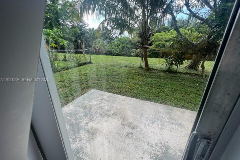 Propiedad comercial en venta en Lauderhill, Florida, 279.91 m2 № 1984232 - foto 11