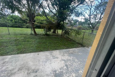 Propiedad comercial en venta en Lauderhill, Florida, 279.91 m2 № 1984232 - foto 12