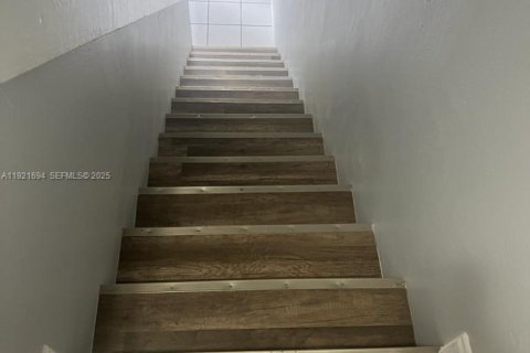 Propiedad comercial en venta en Lauderhill, Florida, 279.91 m2 № 1984232 - foto 21