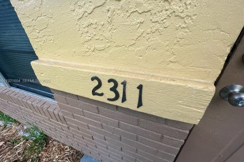 Propiedad comercial en venta en Lauderhill, Florida, 279.91 m2 № 1984232 - foto 25