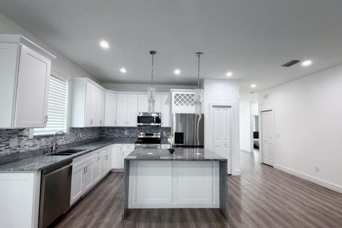 Villa ou maison à louer à Tampa, Floride: 3 chambres, 159.79 m2 № 2379580 - photo 10
