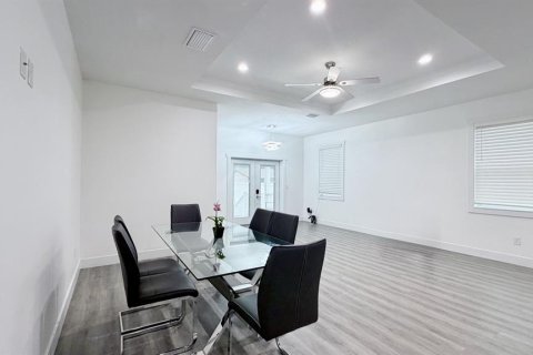 Villa ou maison à louer à Tampa, Floride: 3 chambres, 159.79 m2 № 2379580 - photo 6