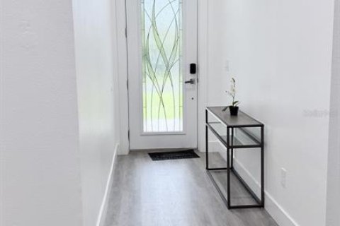 Villa ou maison à louer à Tampa, Floride: 3 chambres, 159.79 m2 № 2379580 - photo 4