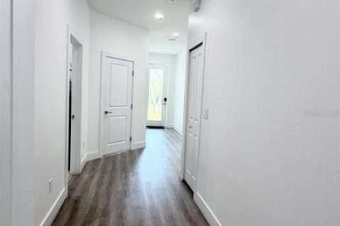 Villa ou maison à louer à Tampa, Floride: 3 chambres, 159.79 m2 № 2379580 - photo 5