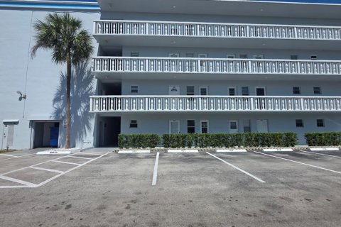 Condo in Dania Beach, Florida, 1 bedroom № 2175818 - photo 24