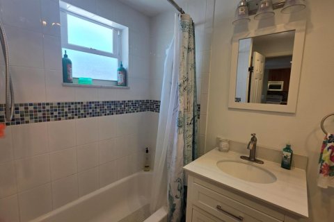 Condo in Dania Beach, Florida, 1 bedroom № 2175818 - photo 21
