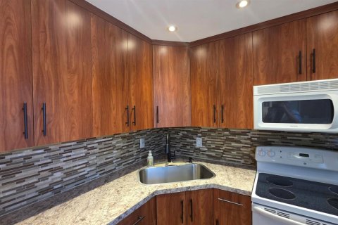 Condo in Dania Beach, Florida, 1 bedroom № 2175818 - photo 5