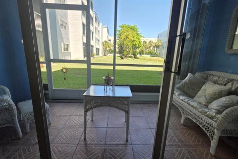 Condo in Dania Beach, Florida, 1 bedroom № 2175818 - photo 11