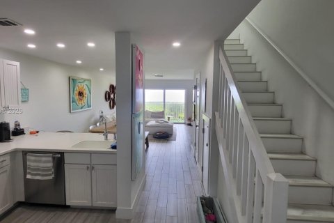 Снять в аренду кондоминиум в Сент-Луси, Флорида 2 спальни, 110.18м2, № 2034875 - фото 3