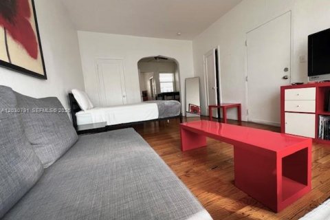 Casa en alquiler en Miami Beach, Florida, 46.45 m2 № 2253219 - foto 4