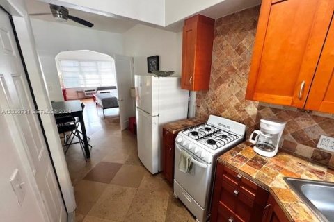 Casa en alquiler en Miami Beach, Florida, 46.45 m2 № 2253219 - foto 11