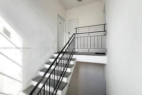 Casa en alquiler en Miami Beach, Florida, 46.45 m2 № 2253219 - foto 23