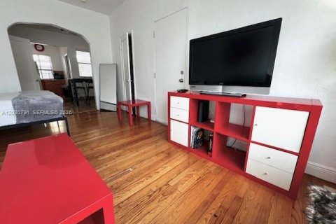 Casa en alquiler en Miami Beach, Florida, 46.45 m2 № 2253219 - foto 3
