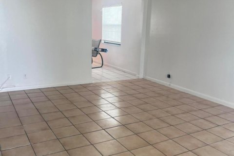 House in Boynton Beach, Florida 4 bedrooms, 137.77 sq.m. № 2192076 - photo 2