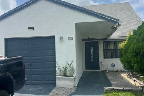 House in Boynton Beach, Florida 4 bedrooms, 137.77 sq.m. № 2192076