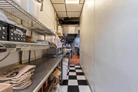 Propiedad comercial en venta en Miami, Florida № 1855220 - foto 13