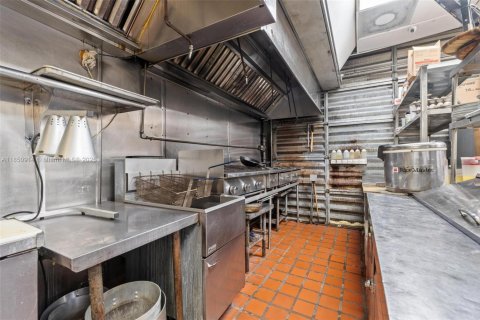 Propiedad comercial en venta en Miami, Florida № 1855220 - foto 16