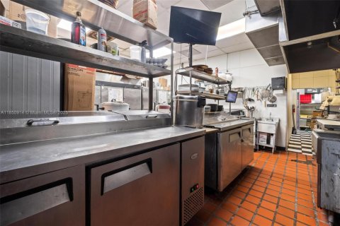 Propiedad comercial en venta en Miami, Florida № 1855220 - foto 18