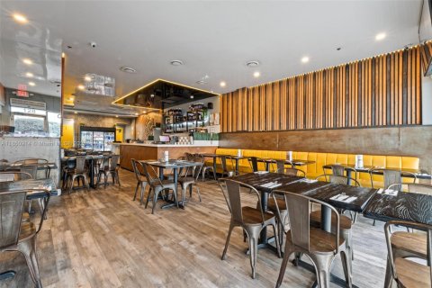 Propiedad comercial en venta en Miami, Florida № 1855220 - foto 2