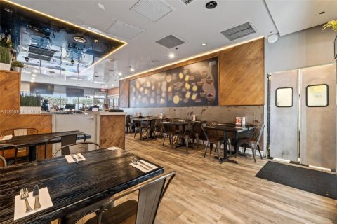 Propiedad comercial en venta en Miami, Florida № 1855220 - foto 9