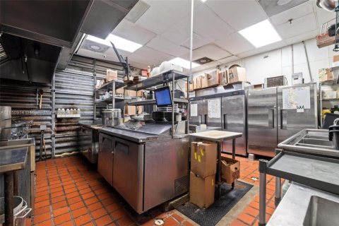 Propiedad comercial en venta en Miami, Florida № 1855220 - foto 15