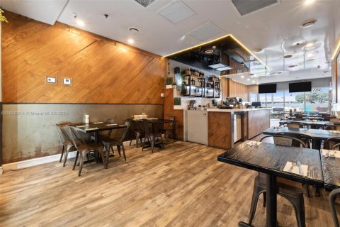 Propiedad comercial en venta en Miami, Florida № 1855220 - foto 8