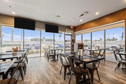 Propiedad comercial en venta en Miami, Florida № 1855220 - foto 3