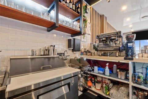 Propiedad comercial en venta en Miami, Florida № 1855220 - foto 11