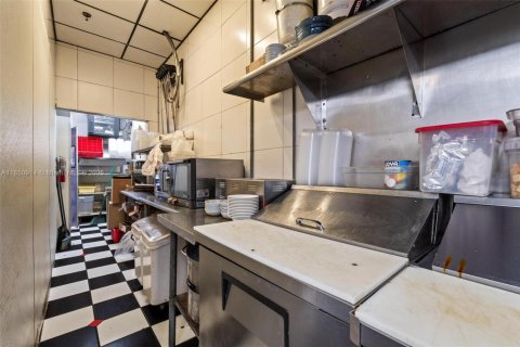 Propiedad comercial en venta en Miami, Florida № 1855220 - foto 14