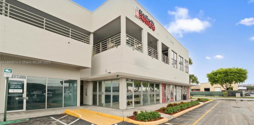 Propiedad comercial en Miami, Florida № 1855220