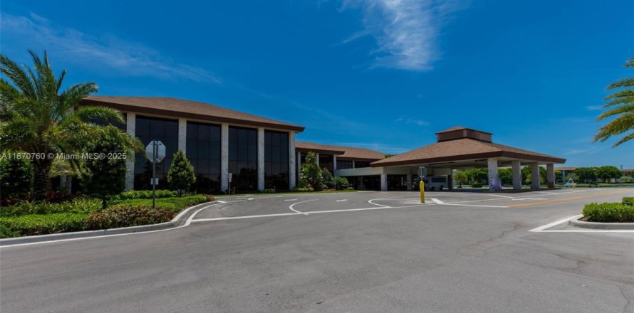 Condominio en Pembroke Pines, Florida, 2 dormitorios  № 1958678