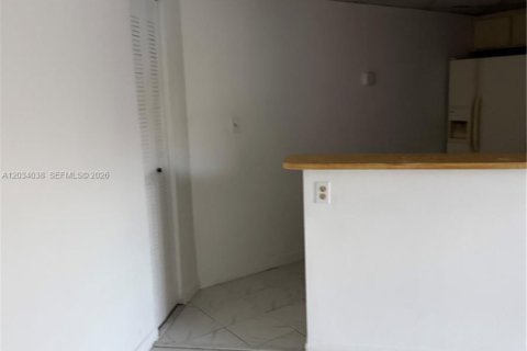 Copropriété à louer à Miami, Floride: 2 chambres, 92.9 m2 № 2084512 - photo 27