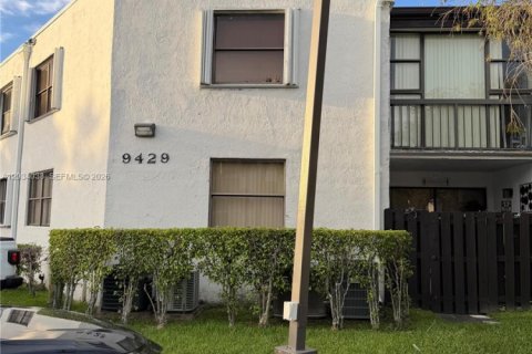 Copropriété à louer à Miami, Floride: 2 chambres, 92.9 m2 № 2084512 - photo 2