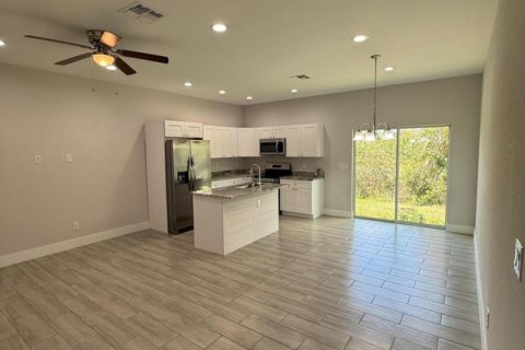 Townhouse in Lehigh Acres, Florida 3 bedrooms, 234.3 sq.m. № 2084009 - photo 6