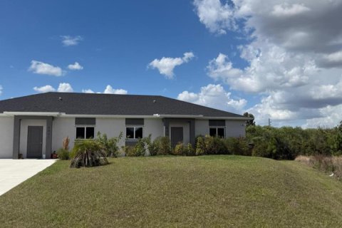 Townhouse in Lehigh Acres, Florida 3 bedrooms, 234.3 sq.m. № 2084009