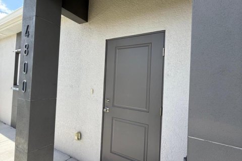 Townhouse in Lehigh Acres, Florida 3 bedrooms, 234.3 sq.m. № 2084009 - photo 4