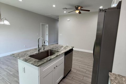 Townhouse in Lehigh Acres, Florida 3 bedrooms, 234.3 sq.m. № 2084009 - photo 12