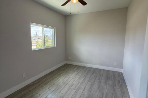 Townhouse in Lehigh Acres, Florida 3 bedrooms, 234.3 sq.m. № 2084009 - photo 18