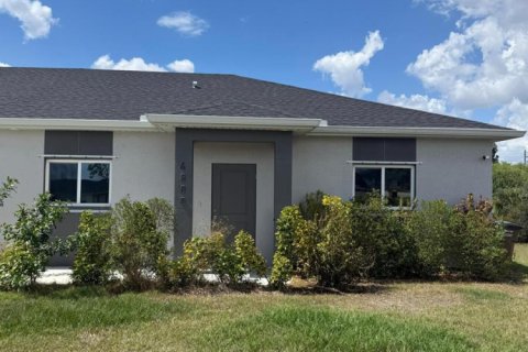 Townhouse in Lehigh Acres, Florida 3 bedrooms, 234.3 sq.m. № 2084009 - photo 2