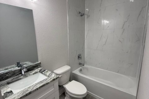 Townhouse in Lehigh Acres, Florida 3 bedrooms, 234.3 sq.m. № 2084009 - photo 23