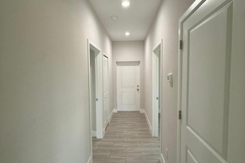Townhouse in Lehigh Acres, Florida 3 bedrooms, 234.3 sq.m. № 2084009 - photo 5